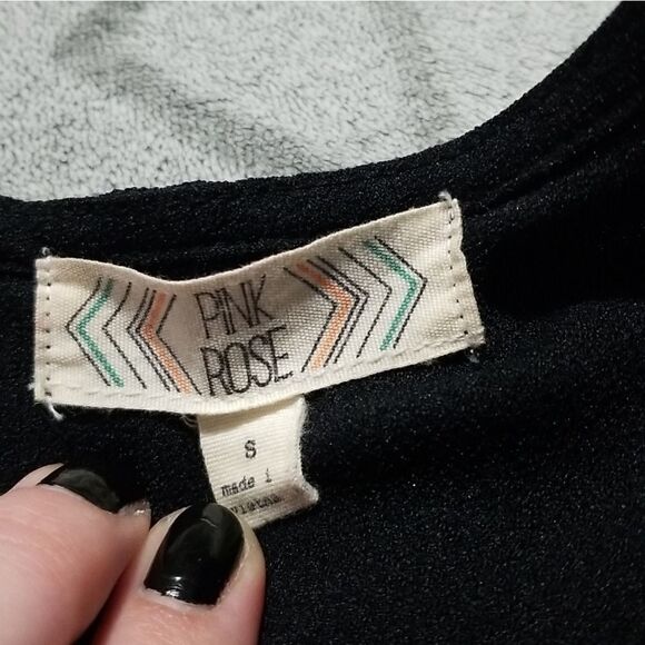 Pink Rose Black Scalloped Sleeveless Classy Dressy Classic Loose Fit Blouse - Picture 3 of 5